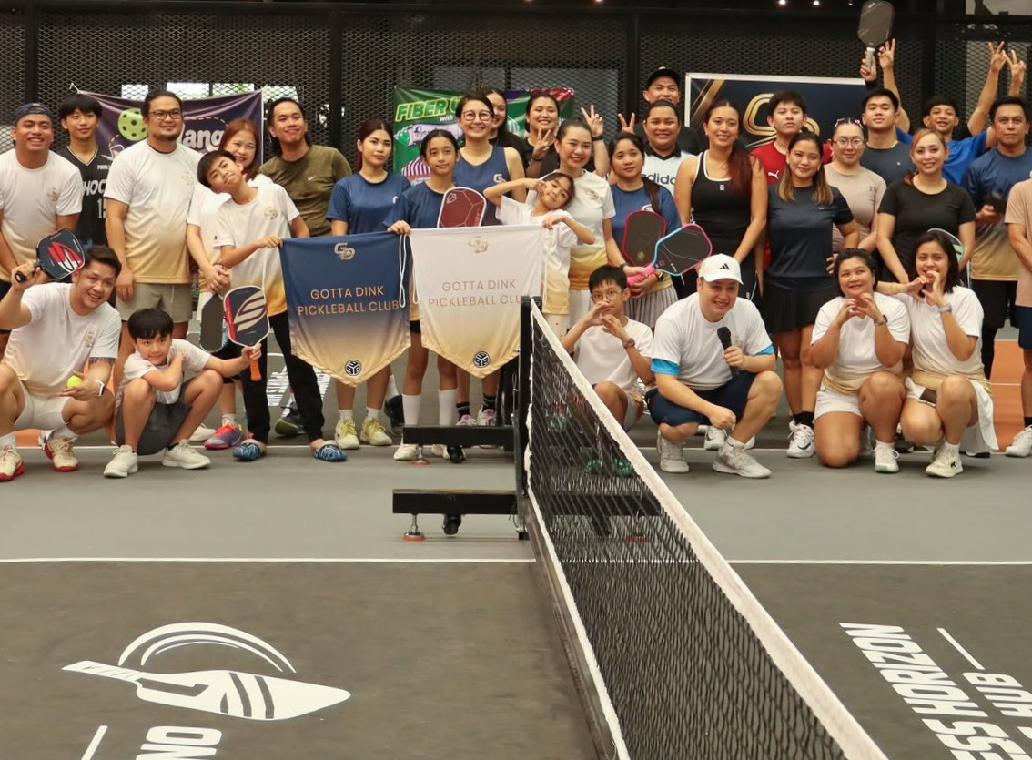 Gotta Dink Pickleball Club group photo during a real Open Play session